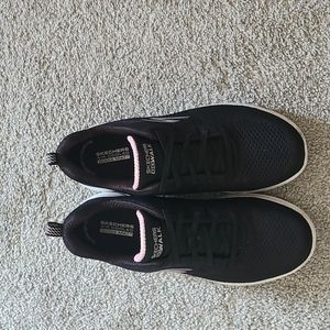 Sketchers Go Walk Size 9